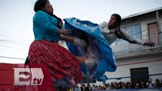 Lucha libre pelean con falda y trenzas  Titulares de la tarde [upl. by Bari]