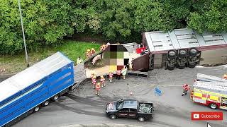 ACCIDENT AS LORRY OVERTURNED ON ROUNDABOUT WITH LIVESTOCK AT STUSTON A143 6 PIGS DEAD [upl. by Antonella]