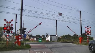 Spoorwegovergang HeistopdenBerg B  Railroad crossing  Passage à niveau [upl. by Lekram532]