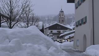 Situation Schneechaos in Mittenwald  Bahnhof amp Stadt [upl. by Trefor881]