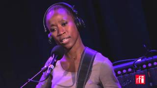 Rokia Traoré chante quotAmourquot dans La bande passante [upl. by Brace]