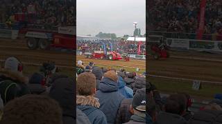 tracteur pulling fou rouge [upl. by Riki]