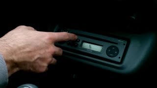 Comment retirer lautoradio dorigine de Twingo I sans pinces [upl. by Doralin]