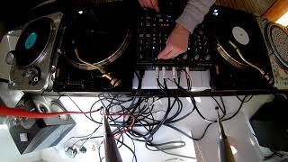 4 decks techno  Fast Mixing On Four Turntables Pitch riding Only vinyls [upl. by Wilow81]