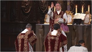 Messe traditionnelle à NotreDame de Paris  vendredi 7 juillet 2017 [upl. by Ettenowtna]