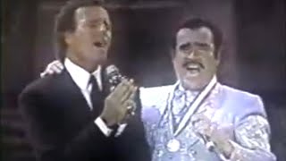 Vicente Fernández amp Julio Iglesias En Vivo [upl. by Neenaj]