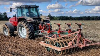 Jungtimer Massey Ferguson 8140 mit Kverneland Pflug und Packer 4kAGRAR [upl. by Enyahc]