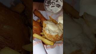 Best injected fried chicken ever 🥰😍 cover foodielogers foodie food friedchicken [upl. by Saffier226]