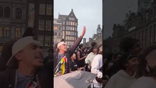 Wow ‘Amsterdam Zingt’ midden op de Dam 😮❤️  Nederland Zingt [upl. by Esela902]