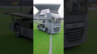 O DAF XF literalmente entra em campo [upl. by Kcirederf]