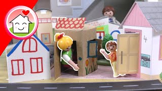 Playmobil Familie Hauser  Eine Stadt im Wohnzimmer  Geschichte mit Anna und Lena [upl. by Cleary]