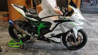 Sound Check White Kawasaki ZX25R  250cc Inline four Cylinder Vroom Vroom [upl. by Sedlik]