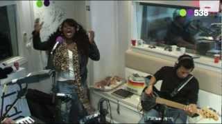 Berget Lewis  And Im Telling You live bij Evers Staat Op [upl. by Kris]