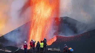 Volcán de La Palma  Cumbre Vieja se reactiva con una importante emisión de lava y cenizas [upl. by Ardnalahs]