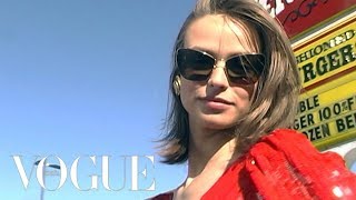 Birgit Kos ilustra la moda feliz en la portada de VogueMarzo [upl. by Aristotle]