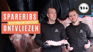 BBQ tutorial Hoe ontvlies je een sparerib  BBQproof [upl. by Niffirg779]