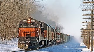 GE U BOAT AND EMD SW1 ON THE MOVE [upl. by Lais]