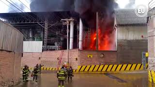 Incendio en fábrica de Graiman en Cuenca fue controlado [upl. by Alice]