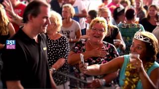 140904 Corry Konings voor het 29ste jaar op de Heemskerkse kermis [upl. by Eelarac]