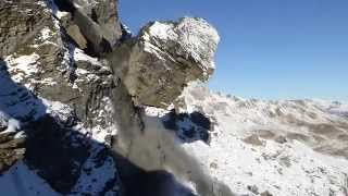 Éboulement impressionnant dun bloc de falaise en Suisse [upl. by Aidin943]