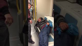 Emplastro a dormir no metro do Porto [upl. by Cardwell632]