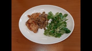 Petto di Pollo ai Funghi  Ricetta Veloce e Semplice [upl. by Yelkrab]