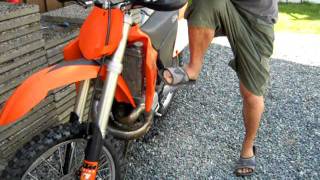 How to start a KTM MX 500 2 stroke with sandals [upl. by Nidya38]