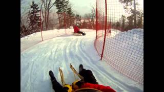 Une descente en luge au Massif de Charlevoix [upl. by Nomaid437]