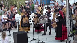 Galician folk song Unha vella díxolle á outra [upl. by Teeniv160]