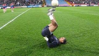 Jeremy Lynch Longest time controlling a football with the soles  Guinness World Records [upl. by Adne]