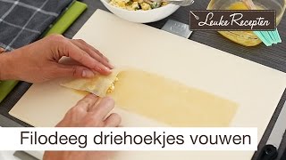 Filodeeg driehoekjes vouwen [upl. by Acinorehs367]