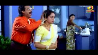 Vineetha Gives her Baby to Soundarya  Intlo Illalu Vantintlo Priyuralu Telugu Movie  Venkatesh [upl. by Orvie881]