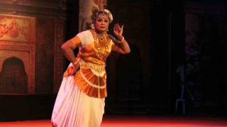 Kalamandalam Kshemavathy Mohiniyattam performance [upl. by Adnohrahs11]