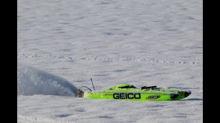 My RC boat running in the snow 4K  😀 ⛄ [upl. by Harret408]