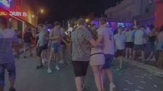 Dronken Britten gaan los op Kreta [upl. by Urbani]