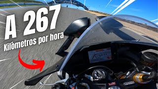 Me he puesto a 267 Kmh en moto  ¿Por qué la Aprilia RSV4 Factory 1100 tiene un motor perfecto [upl. by Aruasor877]