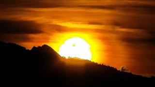 Sonnenuntergang über dem Val d’Hérens in den Walliser Alpen  Blick von Eison 1650 m  Time Lapse [upl. by Ahseim5]