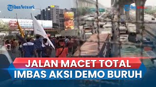 Arus Lalu Lintas Padat Imbas Demo Buruh Jasa Marga Lakukan Buka Tutup Gerbang Tol [upl. by Aerbma]