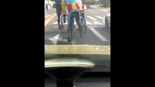 LES CYCLISTES INCONSCIENTS DU DANGER [upl. by Maxi]