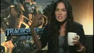 Megan Fox Flower part Megan Fox Apologizes To Boy With The Rose Megan Fox se disculpa [upl. by Ahsimit]