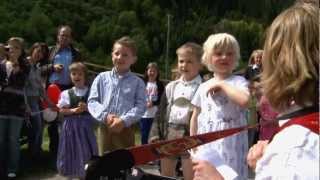 Kindergruppe singt für Brautpaar  Hochzeitsvideo [upl. by Nandor243]