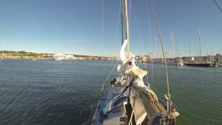 Westerly Centaur navigating Cowes Harbour entrance under engine [upl. by Toh]