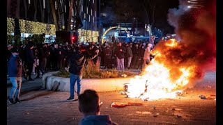 Proteste a Rotterdam contro il lockdown la polizia spara due feriti [upl. by Laucsap628]