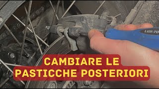 Come cambiare le pasticche posteriori aBMW F 850 GS  freni moto [upl. by Odlanor]