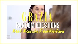 MASCHA IN WIE IS DE MOL  Random Questions met Mascha Feoktistova [upl. by Ursas]