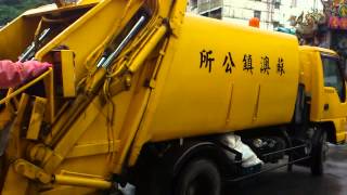 Taiwanese Singing garbage truck 台灣會唱歌的垃圾車 [upl. by Hunley]