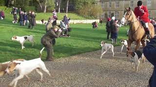 The Cottesmore Hunt sets off on Boxing Day Hunt 2023 [upl. by Windham]