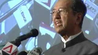 Mahathir continues his attack on Pak Lah [upl. by Xylina520]