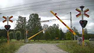 Spoorwegovergang Stöde S  Railroad crossing  Järnvägsövergång [upl. by Enelrihs]