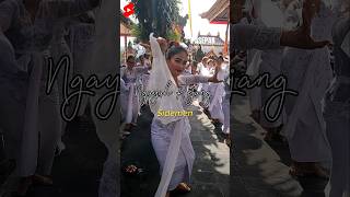 Para Ibu Muda Cantik Ikut Ngayah Menari Rejang [upl. by Coney990]